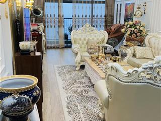 Chính chủ cần bán căn hộ 195m2 view thành phố tầng trung view thoáng, nội thất full đồ