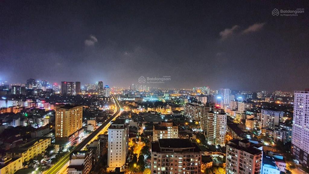 Chính chủ cần bán căn hộ 195m2 view thành phố tầng trung view thoáng, nội thất full đồ
