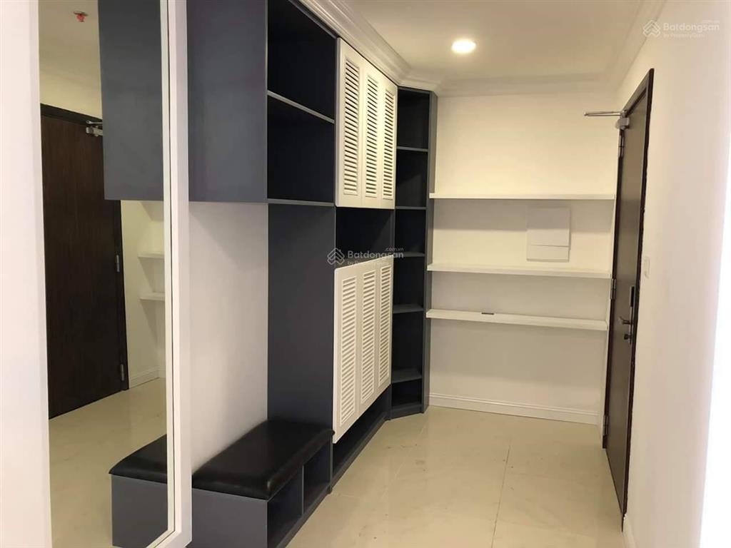 Chính chủ bán gấp căn góc 3 pn full nội thất 155m2 tại discovery complex 302 cầu giấy