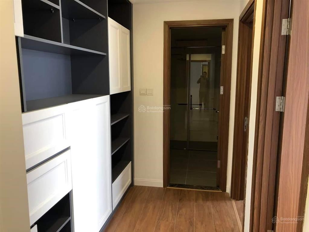 Chính chủ bán gấp căn góc 3 pn full nội thất 155m2 tại discovery complex 302 cầu giấy