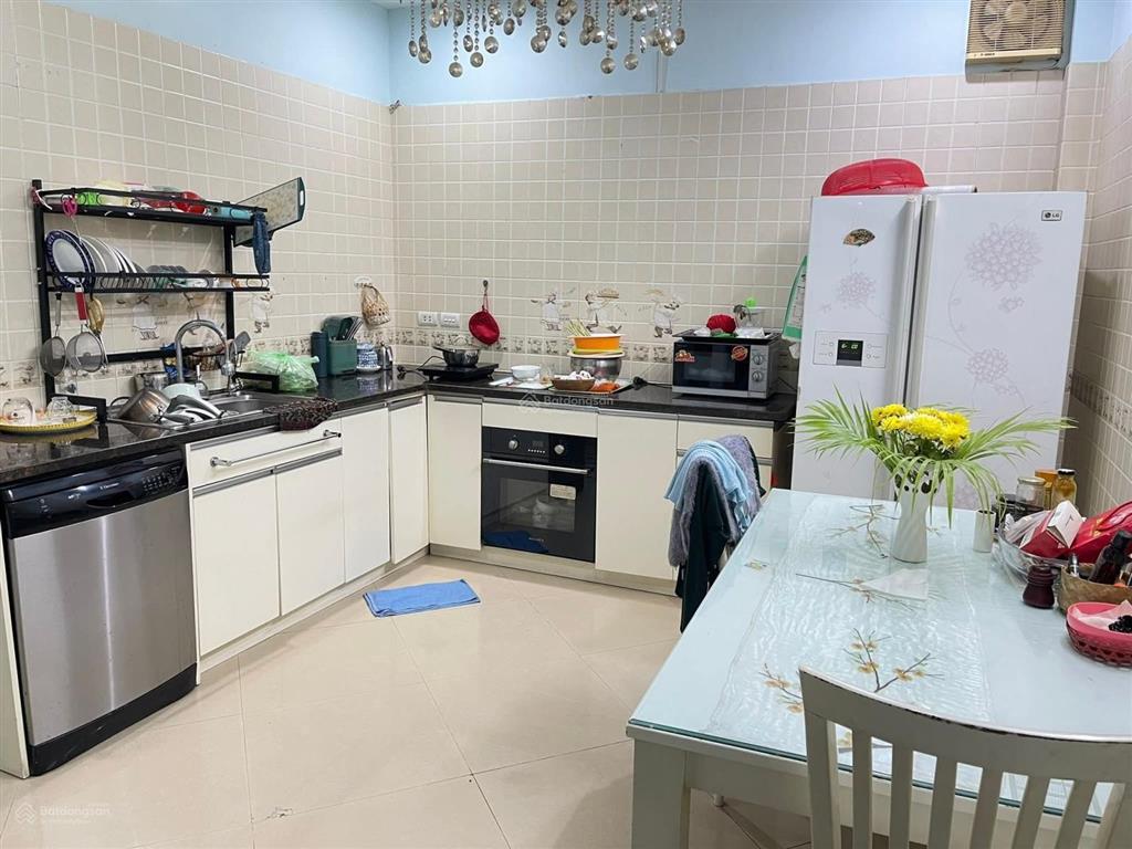 Bán nhà mặt ngõ ô tô tránh dt 100m2, 5 tầng ngõ thông từ lạc long quân sang võ chí công