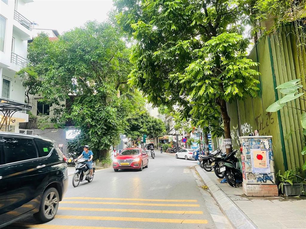 Bán nhà mặt phố tô ngọc vân dt 150m ,9 tầng có thang máy nhập khẩu của italia giá cực tốt.