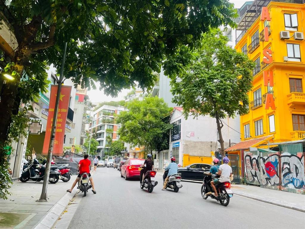 Bán nhà mặt phố tô ngọc vân dt 150m ,9 tầng có thang máy nhập khẩu của italia giá cực tốt.