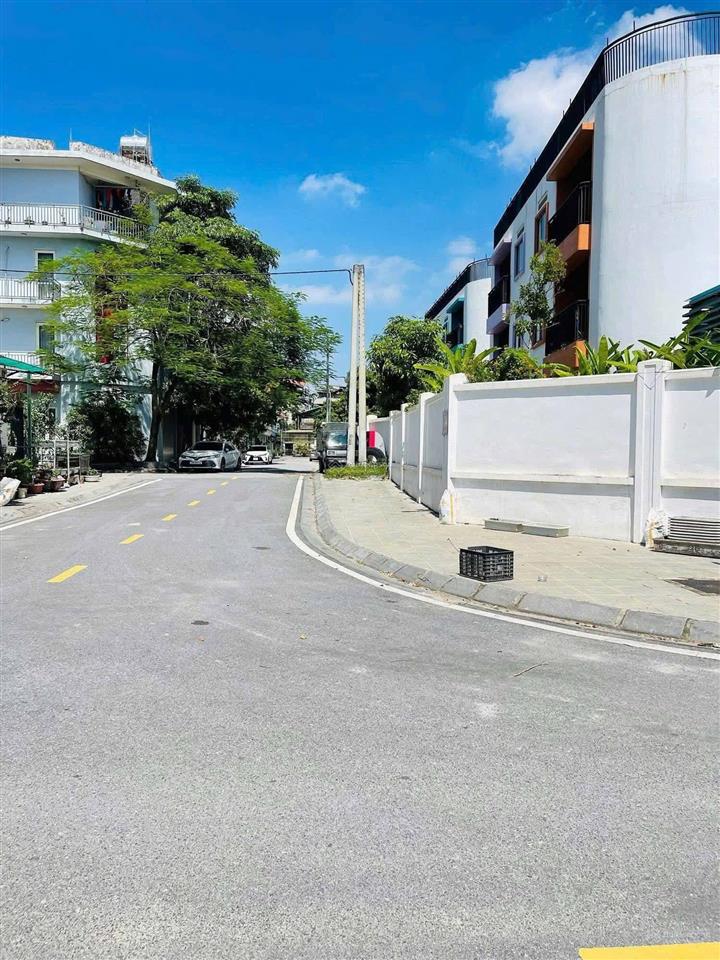 Bán thửa đất đẹp dt gần 90m2, mt 4.5m khu chia lô bàn cờ, ô tô 7 chỗ vào nhà, ngõ thông, giá tốt