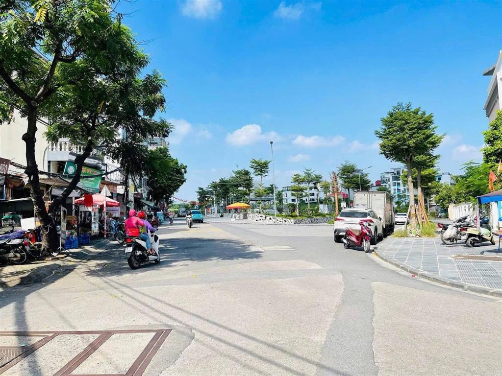 Bán thửa đất đẹp dt gần 90m2, mt 4.5m khu chia lô bàn cờ, ô tô 7 chỗ vào nhà, ngõ thông, giá tốt
