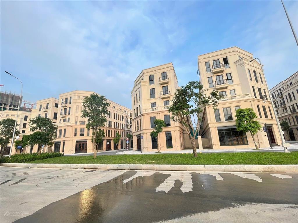 Bán mảnh đất dt hơn 110m2 thuộc xuân canh đông anh liền kề ông
hàng xóm vinhom globle, giá cực tốt