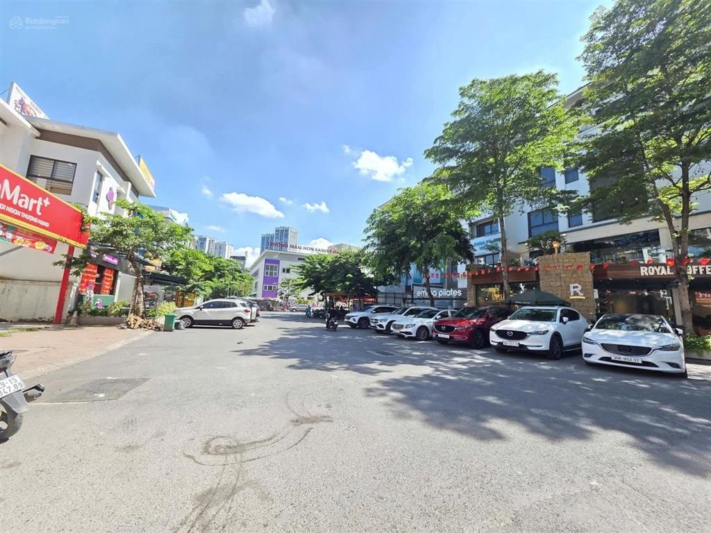 Lô góc vip hoàng thành villas view hồ thang máy kinh doanh đỉnh