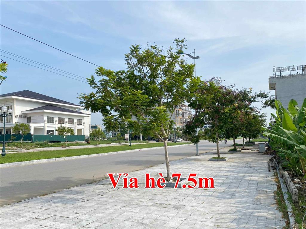 Siêu phẩm đất biển 200m2 sầm sơn vị trí kế quảng trường, giá đầu tư 9,6 tỷ