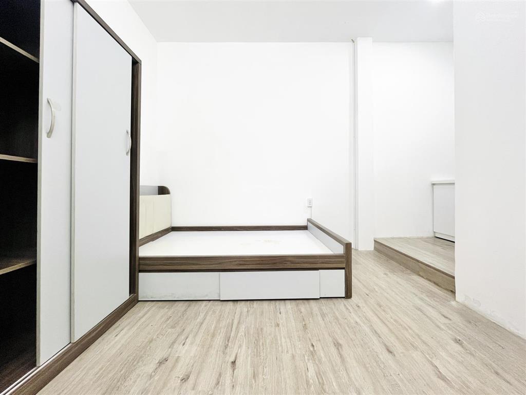 Phòng mới xây rất thoáng  full nt  vị trí đẹp ạ