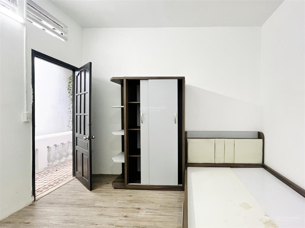 Phòng mới xây rất thoáng  full nt  vị trí đẹp ạ