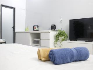 Em chính chủ cho thuê luôn ạ  full nội thất  phòng rất thoáng  mới xây ạ