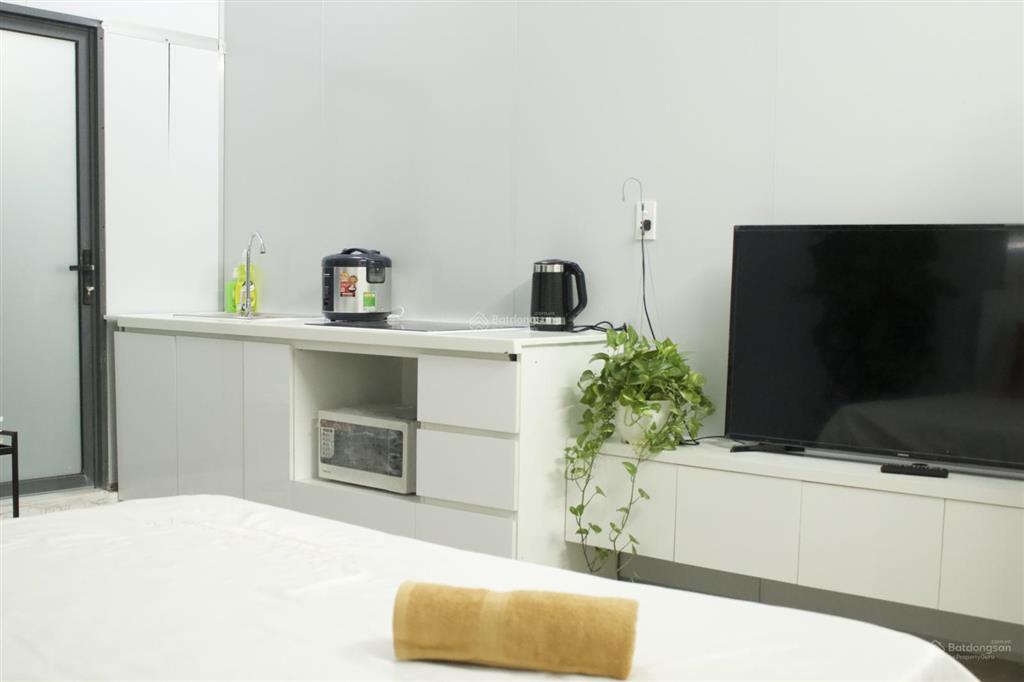 Em chính chủ cho thuê luôn ạ  full nội thất  phòng rất thoáng  mới xây ạ