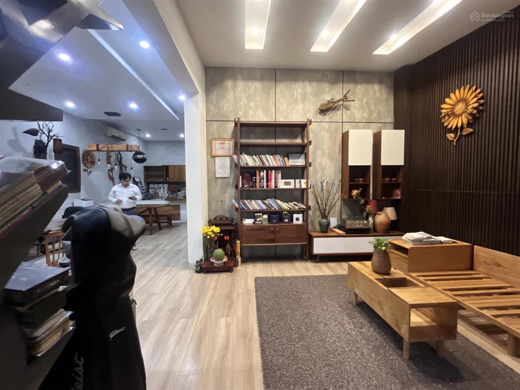 Cho thuê nhà nguyên căn mặt tiền rộng, thuận tiện kinh doanh và làm văn phòng