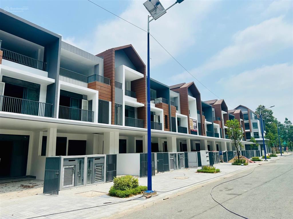 Nhà phố 3 tầng artisan park 2 mặt tiền trước sau, trả chậm 5 năm không lãi suất