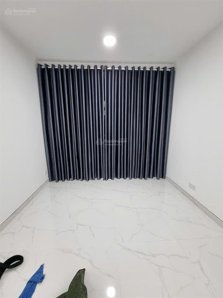 Cho thuê nhanh căn 2pn căn góc 85m2 khu diamond alnata celadon city 15tr ở liền