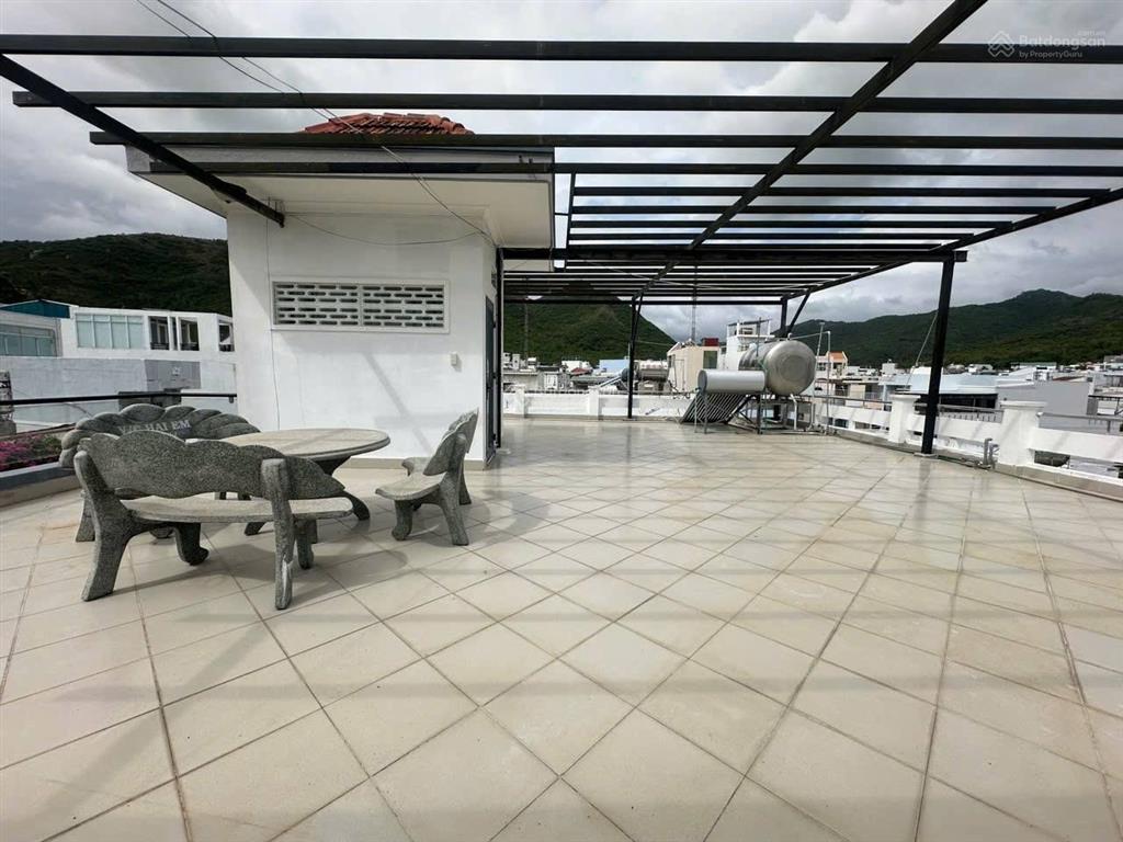 Nhà 4 tầng view biển  phường vĩnh hòa  ngang 12,85m hiếm  giá chỉ 9,3 tỷ