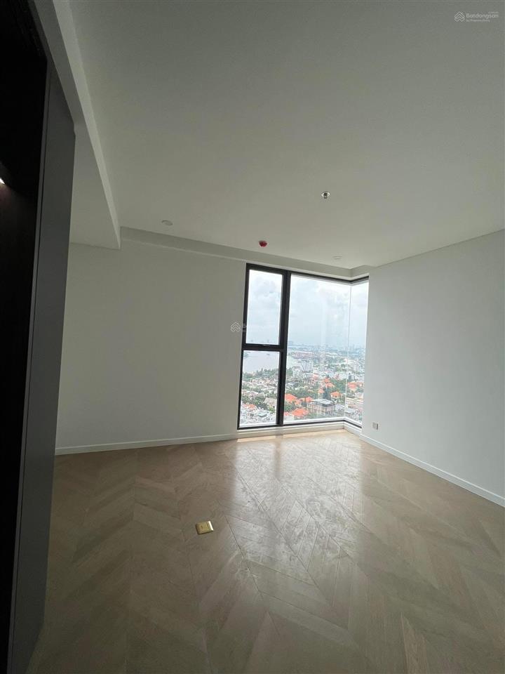 Bán gấp căn hộ 2pn 75m2 nhìn sông sài gòn tầng 22 toà east căn góc đã có sổ