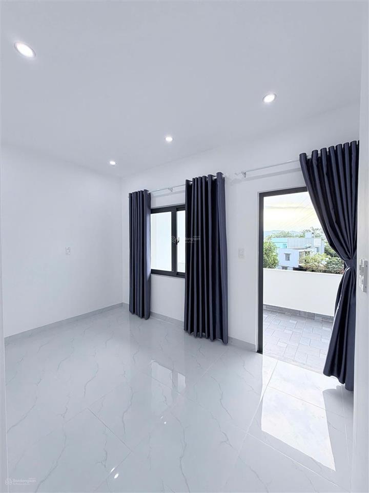 Bán nhà 3 tầng sát ngã 4 hoà phú 14 & trần triệu luật, gần hoàng thị loan