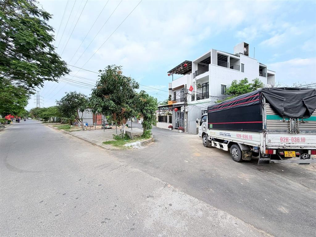 Bán nhà 3 tầng sát ngã 4 hoà phú 14 & trần triệu luật, gần hoàng thị loan