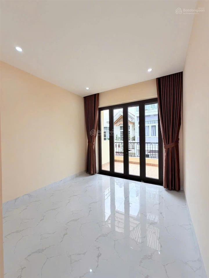 Cho thuê nhà 3 tầng ô tô đậu hồ quý ly, đối diện chợ phú lộc, cách biển thanh khê 300m