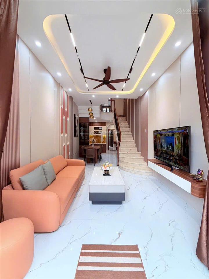 Cho thuê nhà 3 tầng ô tô đậu hồ quý ly, đối diện chợ phú lộc, cách biển thanh khê 300m