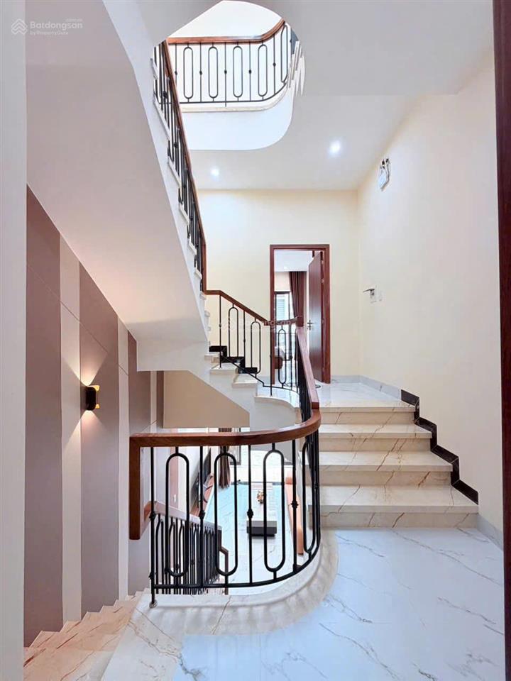 Cho thuê nhà 3 tầng ô tô đậu hồ quý ly, đối diện chợ phú lộc, cách biển thanh khê 300m