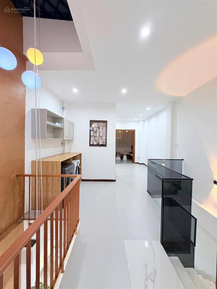 Nhà đẹp có hồ bơi mini tại 442 hoàng diệu, gần cầu rồng, lõi trung tâm tp