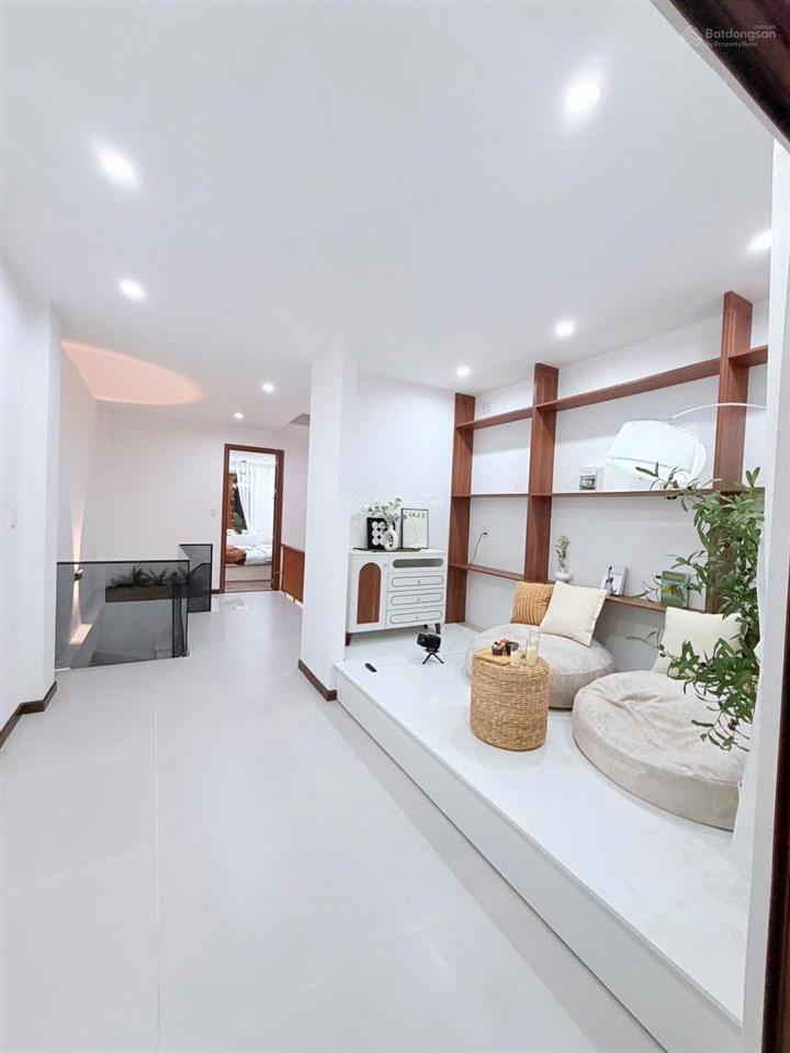 Nhà đẹp có hồ bơi mini tại 442 hoàng diệu, gần cầu rồng, lõi trung tâm tp