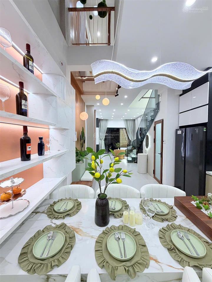 Nhà đẹp có hồ bơi mini tại 442 hoàng diệu, gần cầu rồng, lõi trung tâm tp