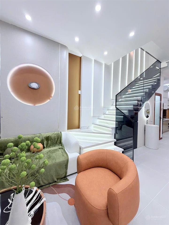 Nhà đẹp có hồ bơi mini tại 442 hoàng diệu, gần cầu rồng, lõi trung tâm tp