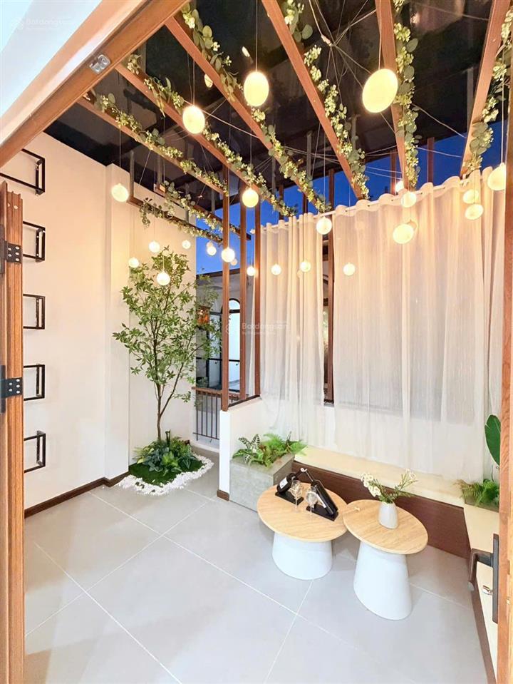 Nhà đẹp có hồ bơi mini tại 442 hoàng diệu, gần cầu rồng, lõi trung tâm tp