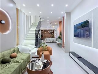 Nhà đẹp có hồ bơi mini tại 442 hoàng diệu, gần cầu rồng, lõi trung tâm tp