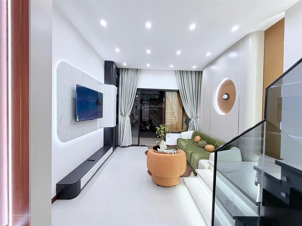 Nhà đẹp có hồ bơi mini tại 442 hoàng diệu, gần cầu rồng, lõi trung tâm tp