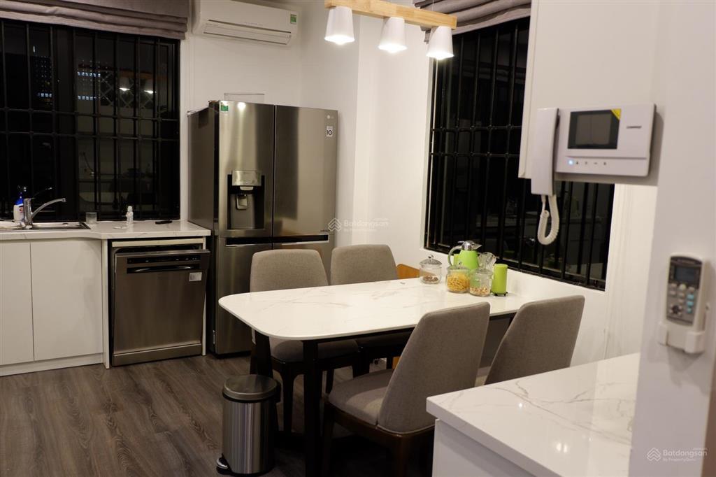 Căn hộ duplex 2 phòng ngủ, tầng 6+7, ban công siêu rộng, ngay sát nhà hát lớn