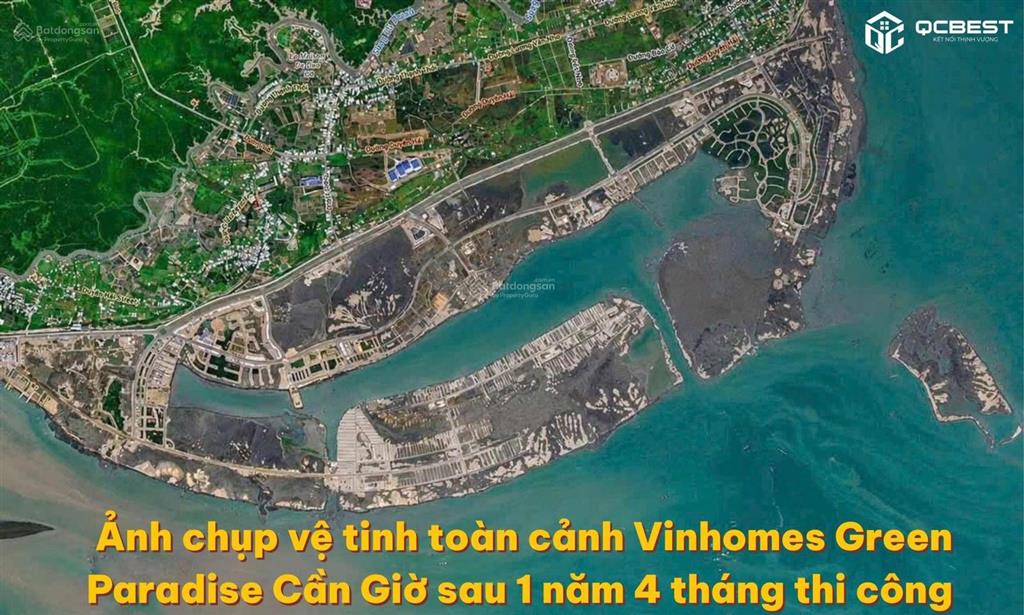 Nhà phố đối diện khu thương mại