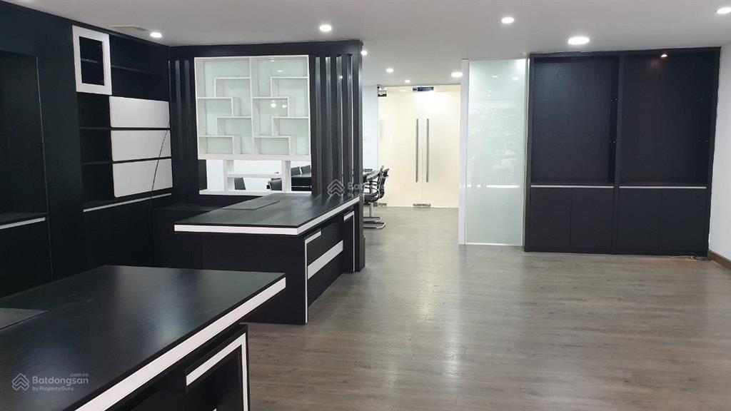 Xuất ngoại, bán tòa nhà vp đường hoàng văn thụ, p8, phú nhuận. dt 8x22 kc 7 tầng sẵn hđt. giá 38 tỷ