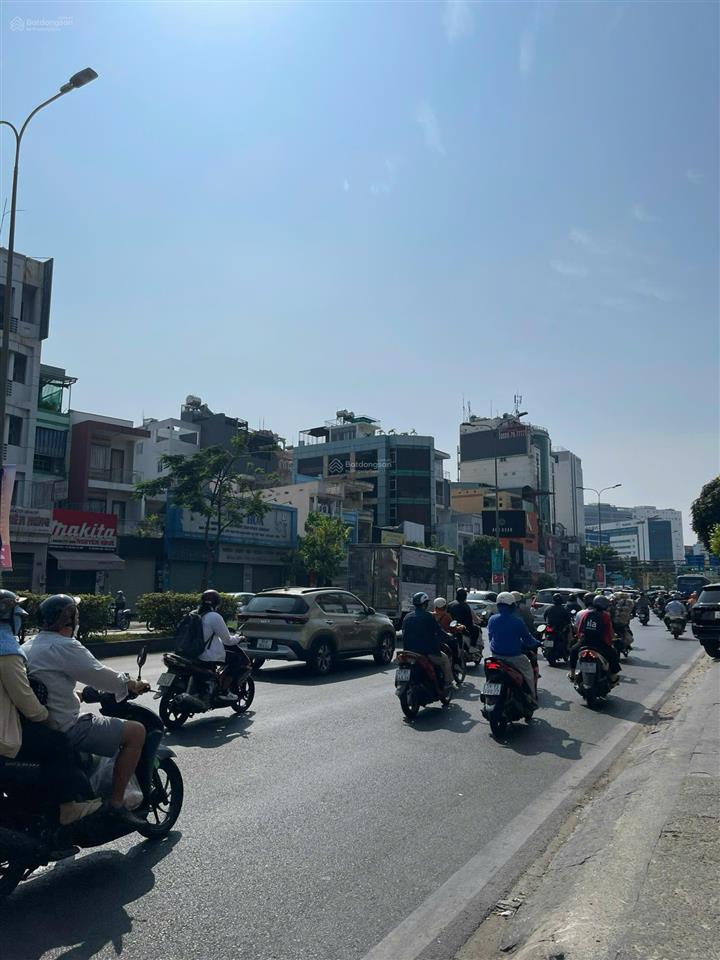 Giá này đầu tư ! nhà đường cộng hòa khu vực ga t3, ngay lotte mart . dt 8x20 . kc 5 tầng. giá 20 tỷ