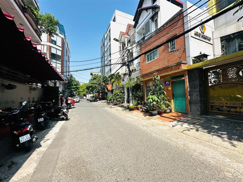 Hạ giá bán gấp 13,9 tỷ !! mt ngay đường trường sơn, phường 2. dt 4x17 . ctxd 6 tầng. đường lớn 12m