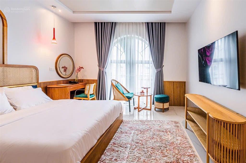 Giảm giá mạnh 5 tỷ! bán nhà vp + chdv đường c18  k300, phường 12. dt 9x22m  5 tầng. giá 27 tỷ