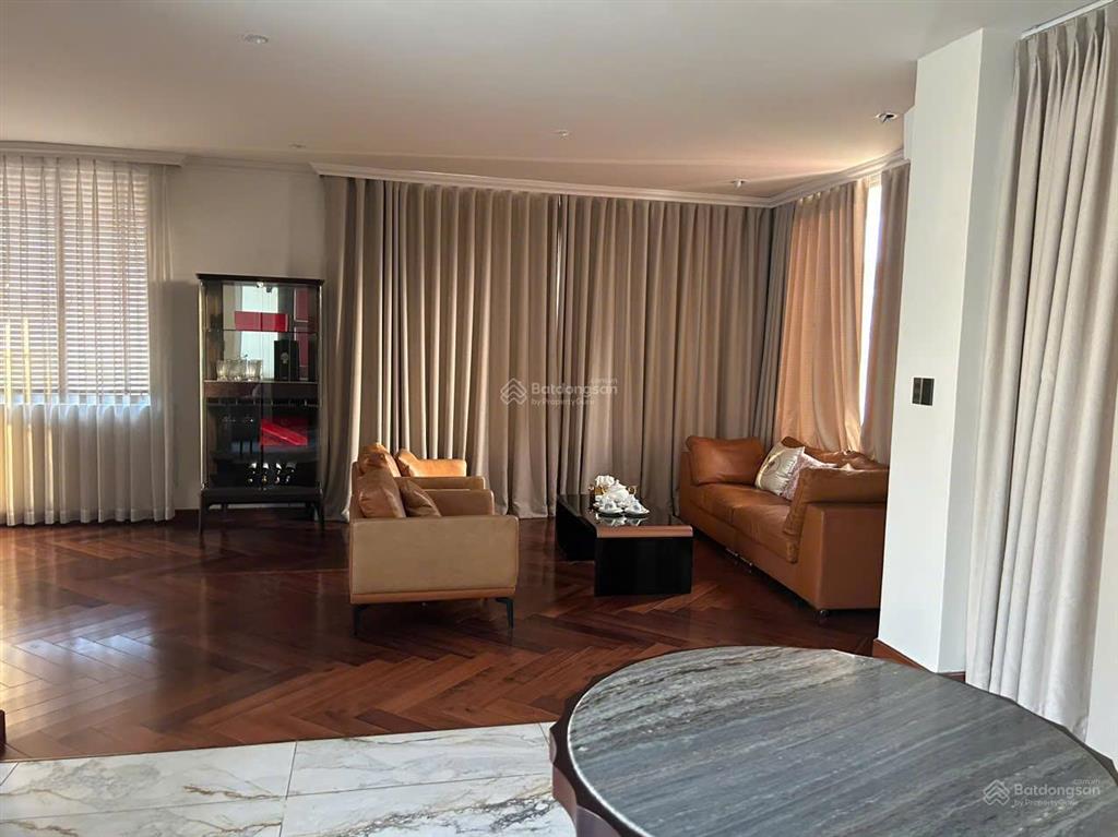 Bán villa rất đẹp khu đường nguyễn văn hưởng, phường thảo điền, quận 2.  0911 383 ***