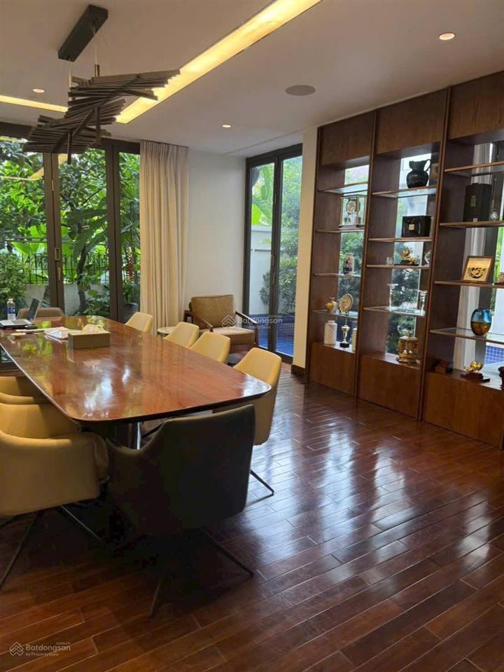 Bán villa rất đẹp khu đường nguyễn văn hưởng, phường thảo điền, quận 2.  0911 383 ***