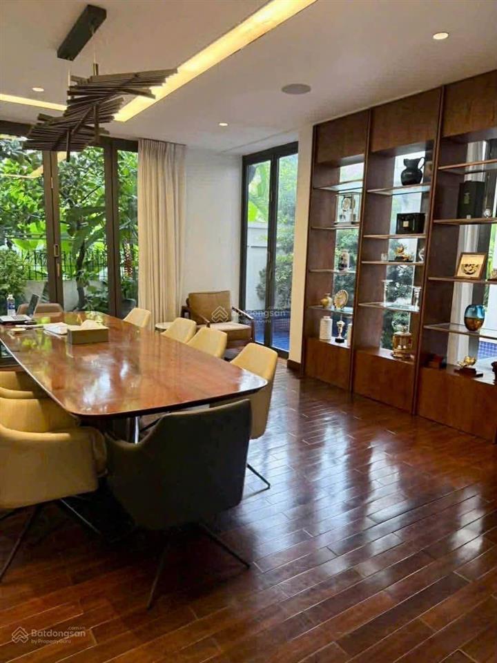 Bán villa rất đẹp khu đường nguyễn văn hưởng, phường thảo điền, quận 2.  0911 383 ***