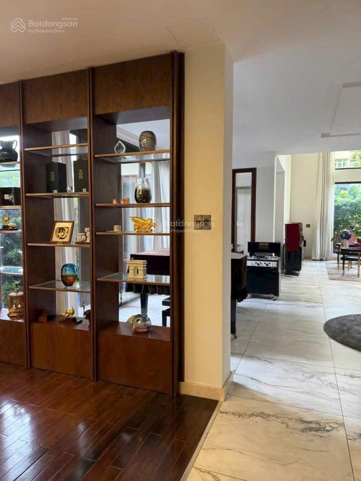 Bán villa rất đẹp khu đường nguyễn văn hưởng, phường thảo điền, quận 2.  0911 383 ***