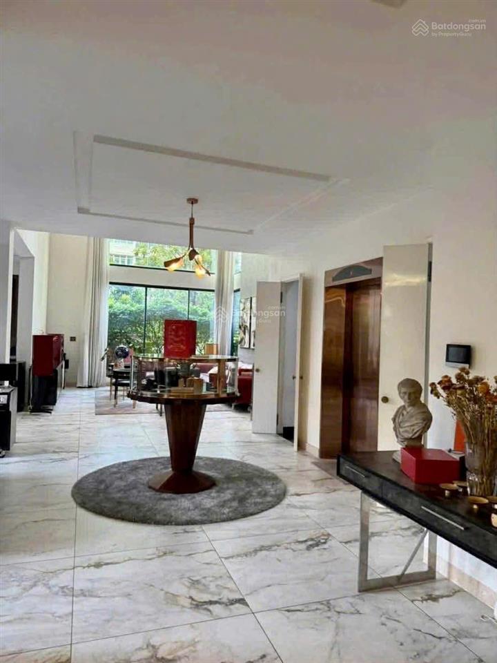 Bán villa rất đẹp khu đường nguyễn văn hưởng, phường thảo điền, quận 2.  0911 383 ***