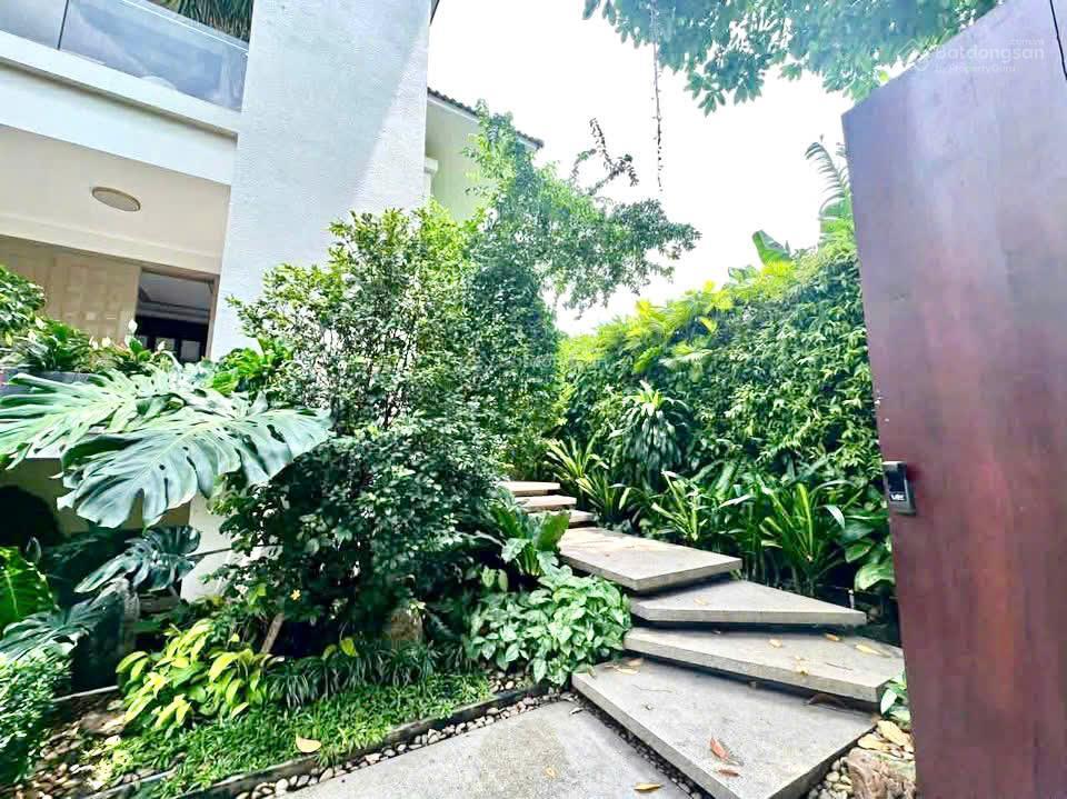 Bán villa rất đẹp khu đường nguyễn văn hưởng, phường thảo điền, quận 2.  0911 383 ***