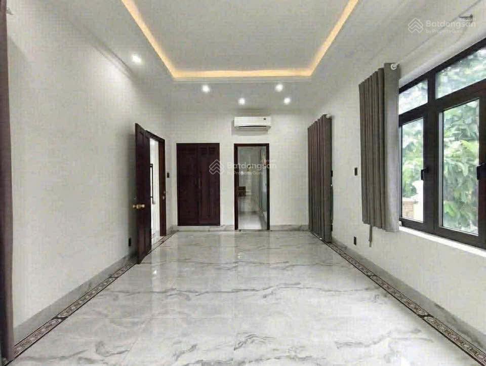 Cho thuê vila mặt tiền đường nguyễn văn hưởng, phường thảo điền, quận 2