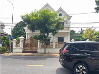 Cho thuê vila mặt tiền đường nguyễn văn hưởng, phường thảo điền, quận 2