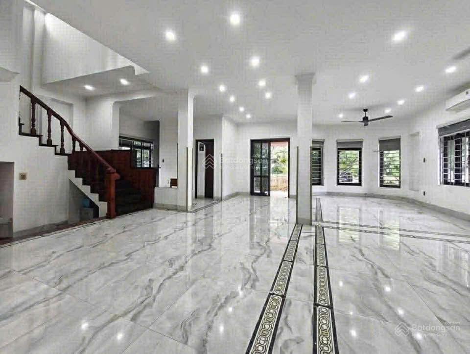 Cho thuê vila mặt tiền đường nguyễn văn hưởng, phường thảo điền, quận 2