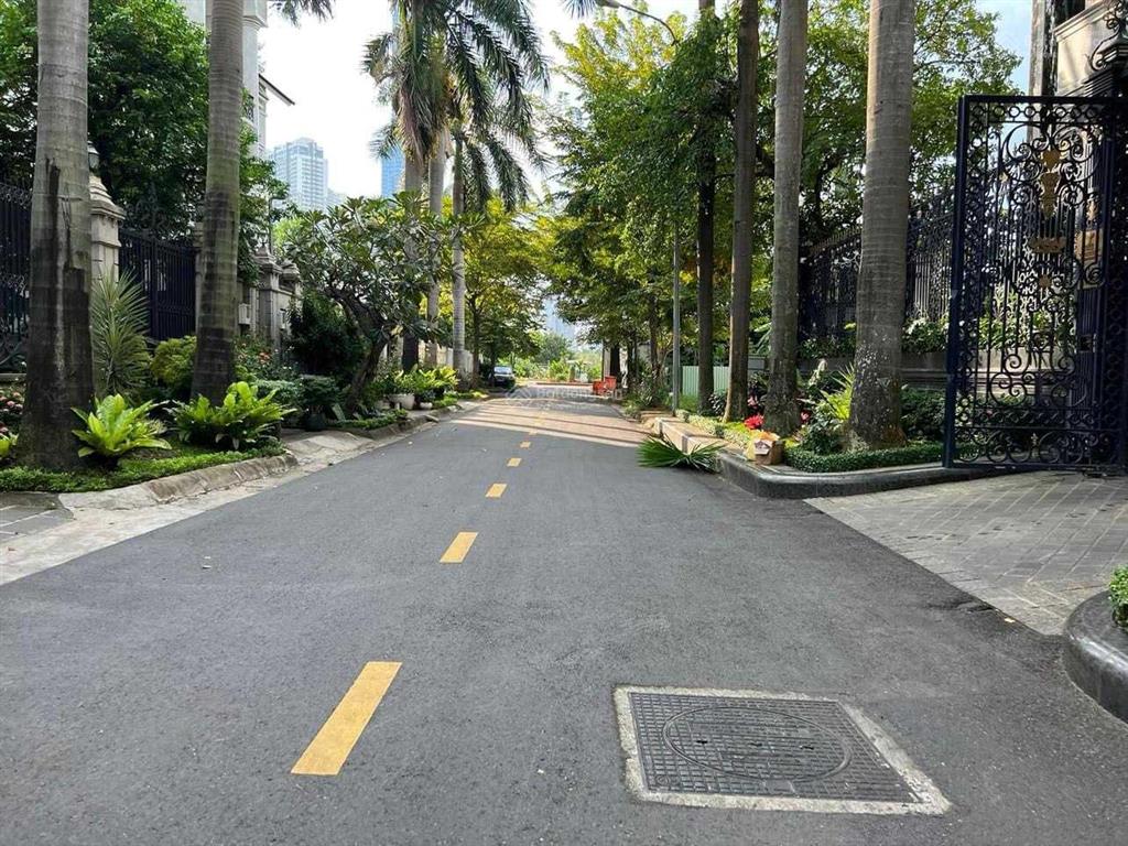 Cho thuê biệt thự khu compound đường nguyễn văn hưởng, phường thảo điền, quận 2.  0911 383 ***
