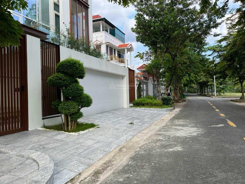 Cho thuê biệt thự khu compound đường nguyễn văn hưởng, phường thảo điền, quận 2.  0911 383 ***
